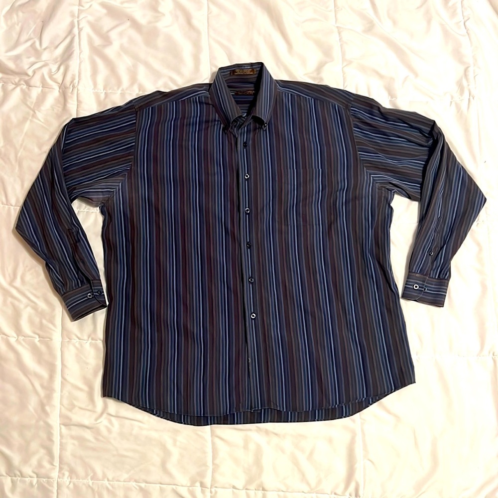 Forsyth of Canada Inc. men’s button-down striped navy blue shirt